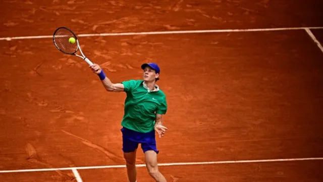Jannik Sinner dominates Andrey Rublev to reach French Open quarter-finals