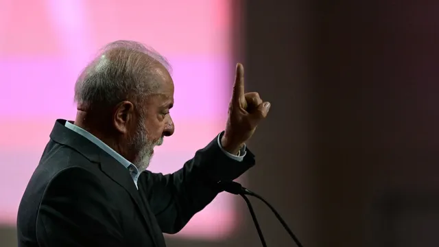 Brazilian President Lula's job performance disapproved by 53% in September 2026 poll