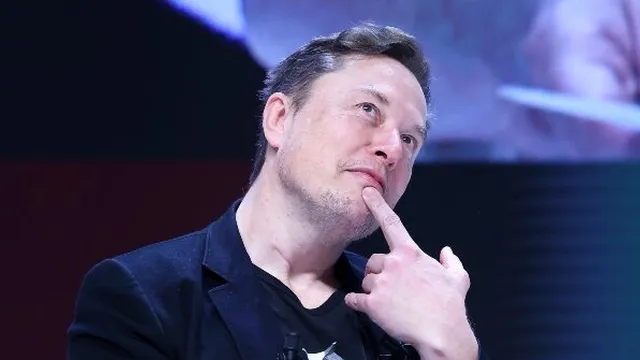 Tesla in self-driving mode hits train after bypassing crossing barrier