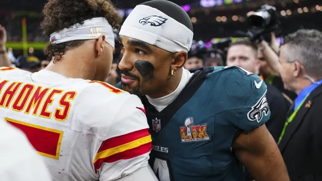 Super Bowl quarterbacks struggle with turnovers in Week 14 losses