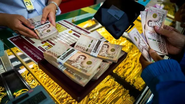 Thai baht rises sharply, threatens export economy
