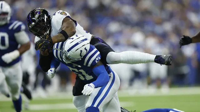 Indianapolis Colts switch defensive play-caller to linebacker Akeem Davis-Gaither after Week 1 loss