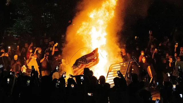 Portland police warn of mob targeting Abraham Lincoln at night