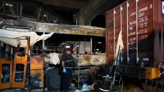 Eight dead after train collides with bus in Bangkok