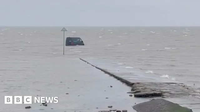 Amazon delivery van gets stuck following GPS on dangerous mudflats