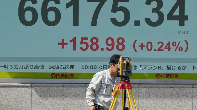 Asian shares drop as bond market pressures escalate