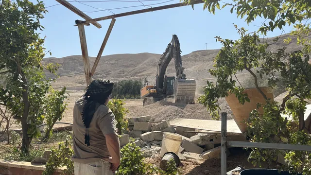 Israeli settlers demolish homes in Jericho, displacing families