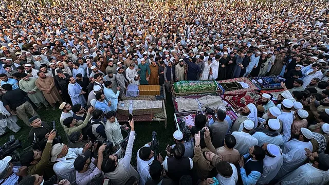 Roof collapse at school in Peshawar, Pakistan, kills at least 28 students