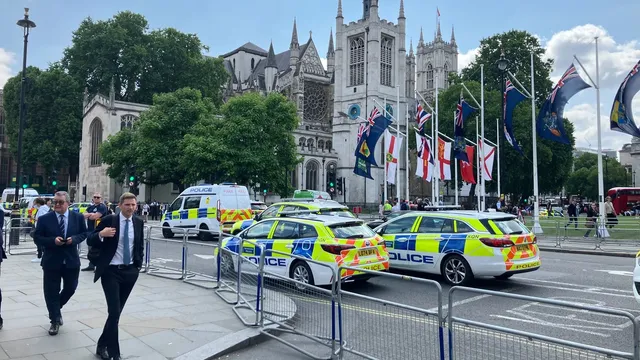 Police lockdown Whitehall as they investigate abandoned vehicle near Downing Street