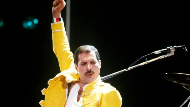 Woman discovers Freddie Mercury in gum at car park