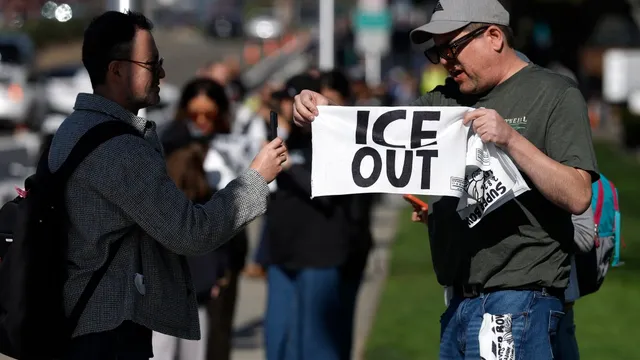 Activists challenge ICE presence with 15,000 towels at Super Bowl