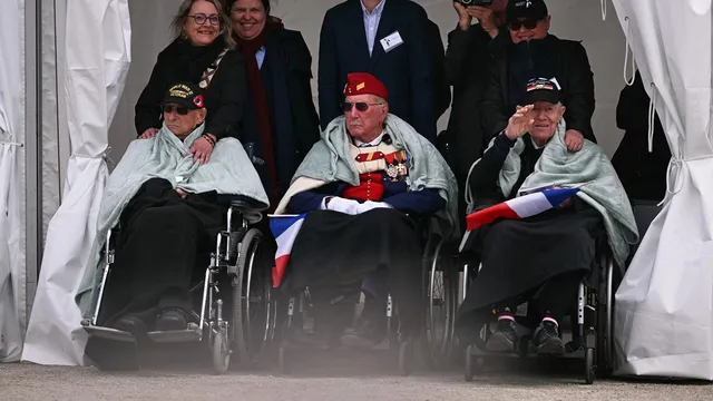 Young Americans honor D-Day heroes at Normandy