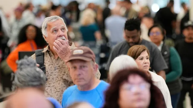 Long TSA lines plague US airports amid ongoing shutdown