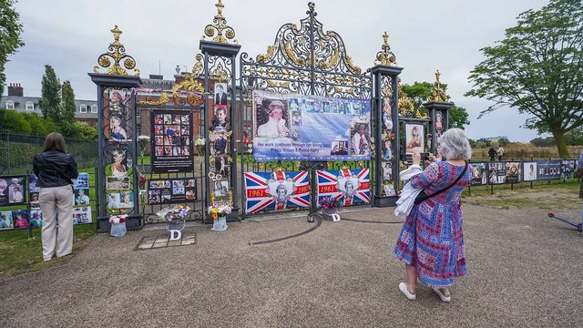 Fans gather at Kensington Palace to honor Diana 27 years later