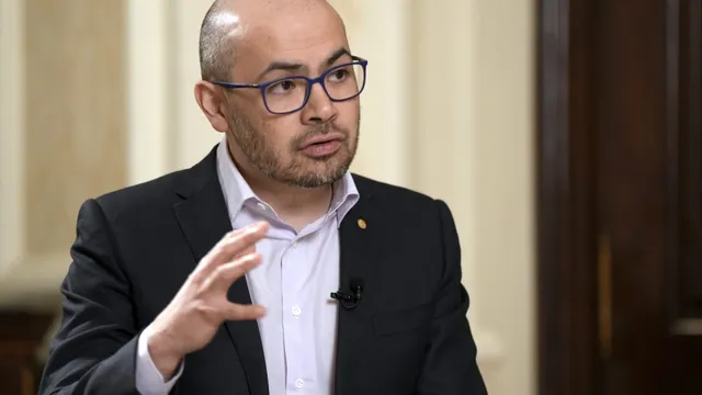Demis Hassabis calls for global AI leadership and educational reform