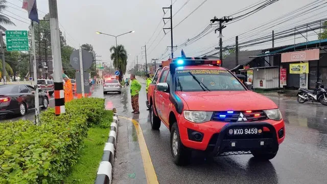 Volunteers save lives amid unprecedented floods in Thailand