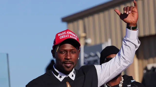Antonio Brown sparks controversy with social-media message to Sydney Sweeney