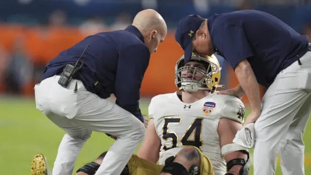 Notre Dame OL Anthonie Knapp Won't Play Against Ohio State in CFP Championship Game