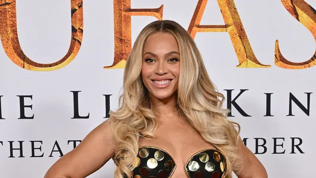 Beyoncé stuns fans with new engagement ring at Lion King premiere