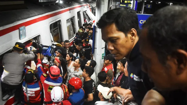 Train crash kills 15 women in Indonesia's Bekasi