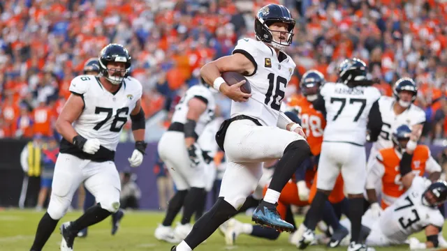Jacksonville Jaguars upset Broncos, keeping AFC playoff hopes alive
