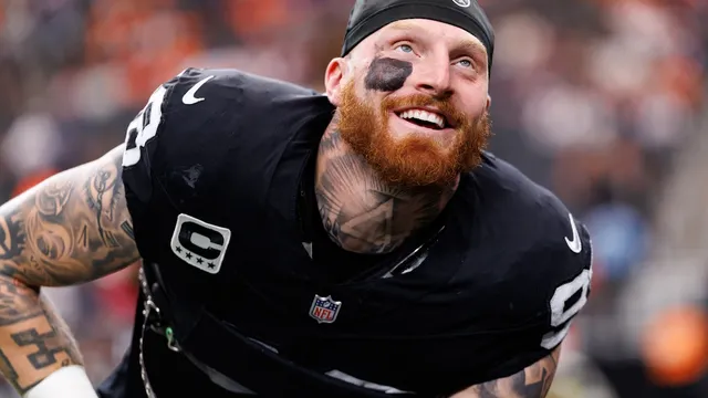 Maxx Crosby comes back to Raiders after trade collapses