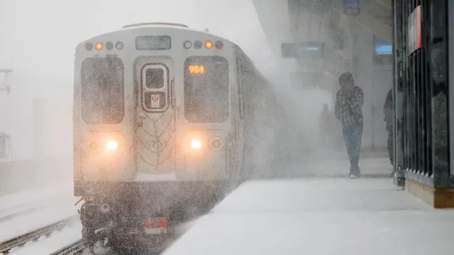 El Niño strengthens, promising warmer winter for Chicago