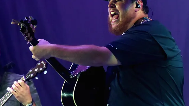 Luke Combs’ “Ain’t No Love in Oklahoma” Hits New Peak on Digital Sales