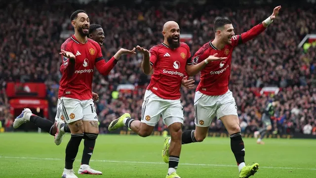 Cristian Romero's red card costs Spurs in match against Manchester United