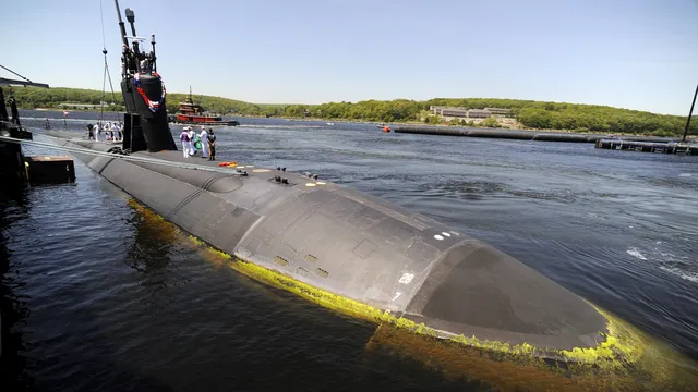 USS Hartford crashes into USS New Orleans, costing millions