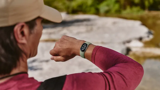 Google launches Fitbit Edge fitness tracker with hybrid OLED display and week-long battery