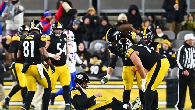 Aaron Rodgers leads Steelers despite wrist injury against Bills