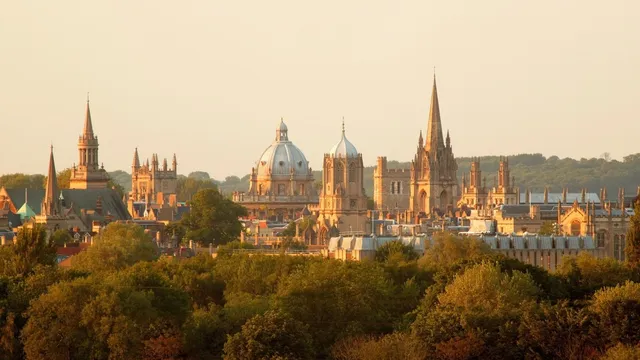 Explore top university cities in the UK for parents visiting students