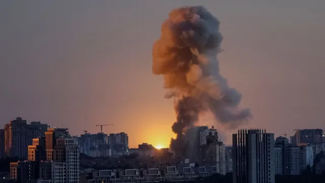 Russia amasses 110,000 troops near strategic Ukrainian city