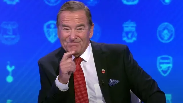 Jeff Stelling highlights snub of Julian Warren as Soccer Saturday replacement