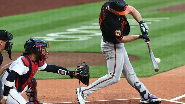 Orioles snap Red Sox's historic 15-game winning streak