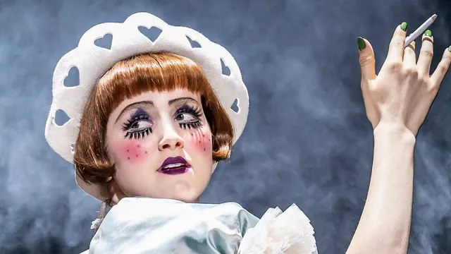 Stars Struggle with New Cabaret Version