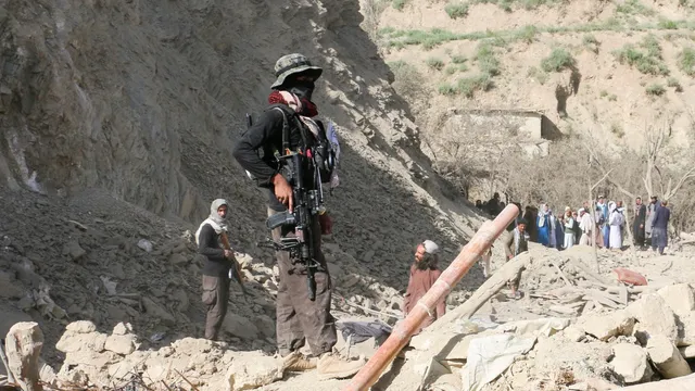 Afghanistan says its forces killed 28 fighters and captured 32 after they crossed from Pakistan