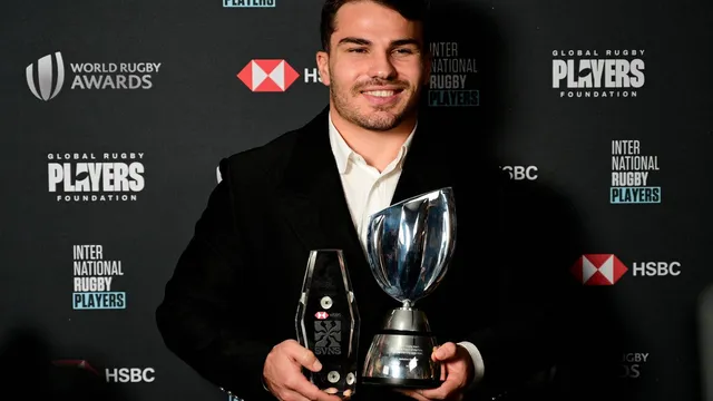 Antoine Dupont wins rugby sevens award despite limited play