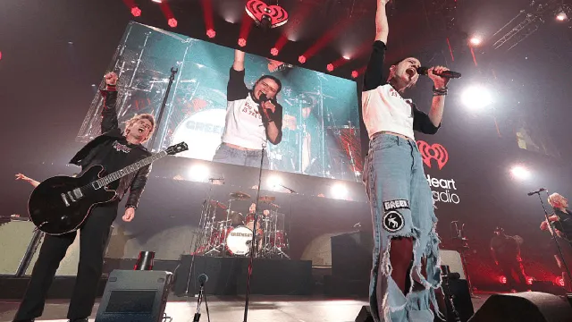 Green Day to kick off 60th Super Bowl in hometown celebration