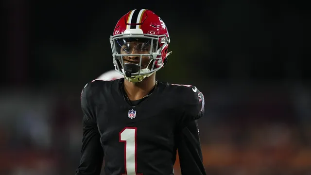 Giants secure Darnell Mooney to boost offense