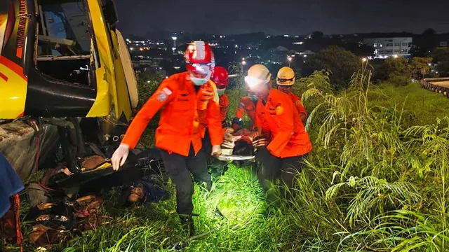 Passenger bus crash claims 16 lives in Java