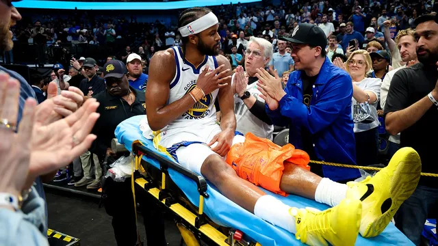 Moses Moody injures knee in serious fall during Warriors game