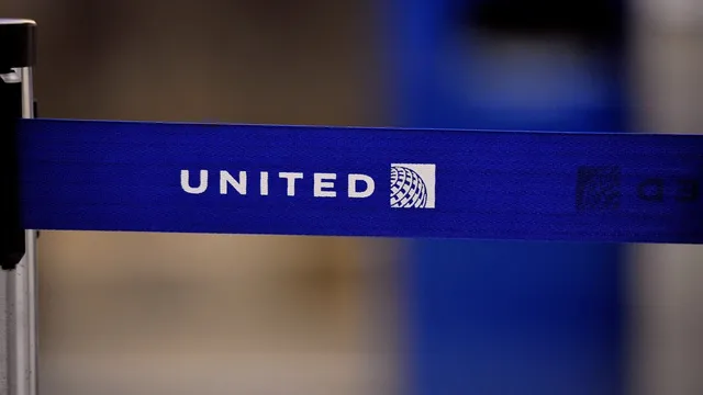 United Airlines slashes mileage rewards for non-cardholders
