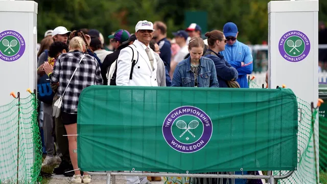 Fans camp overnight to secure Wimbledon tickets