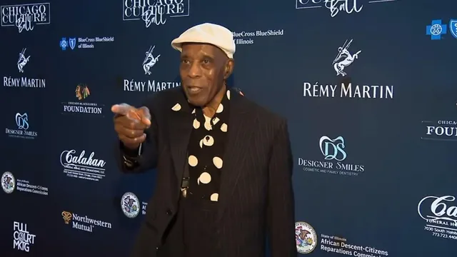 Buddy Guy receives Chicago Music Legend Award at Obama Presidential Center