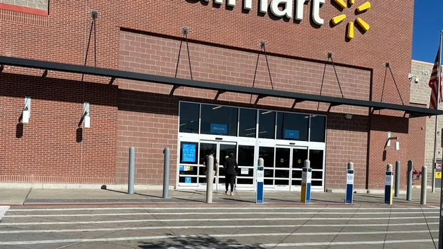 Walmart attracts wealthier shoppers amid inflation concerns