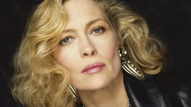 Faye Dunaway Talks About Her Bipolar Diagnosis