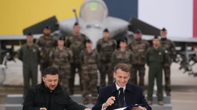 Zelensky secures historic deal for 100 French Rafale fighter jets