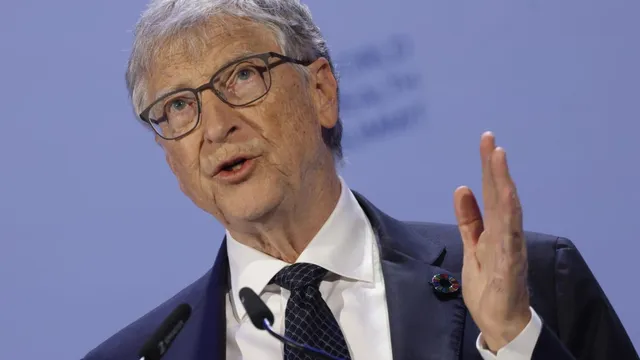 Bill Gates endorses controversial books on technology's impact